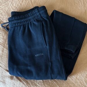Aritzia Boyfriend Fit Sweatpants